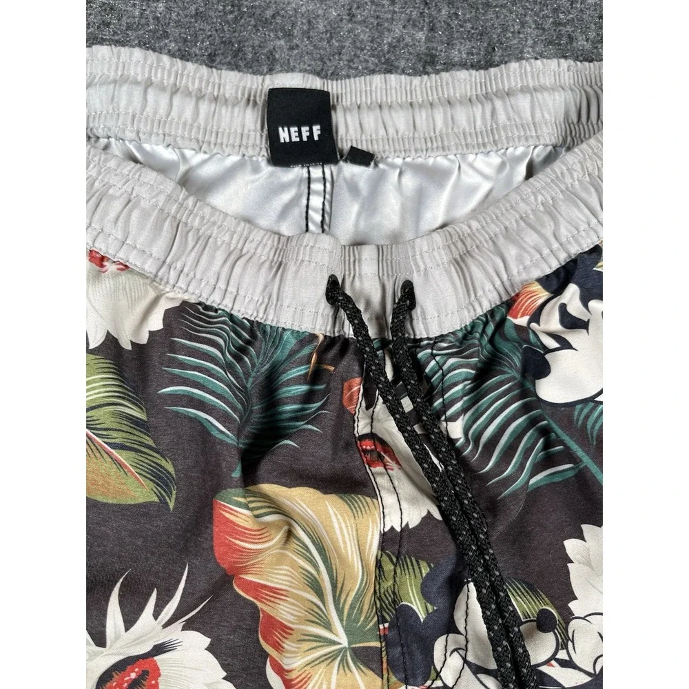 Disney Shorts Men's Size Medium Black Floral Mickey‎ Mouse Swim Trunks Pocket